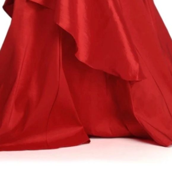 Red mermaid style dress - Picture 4 of 7